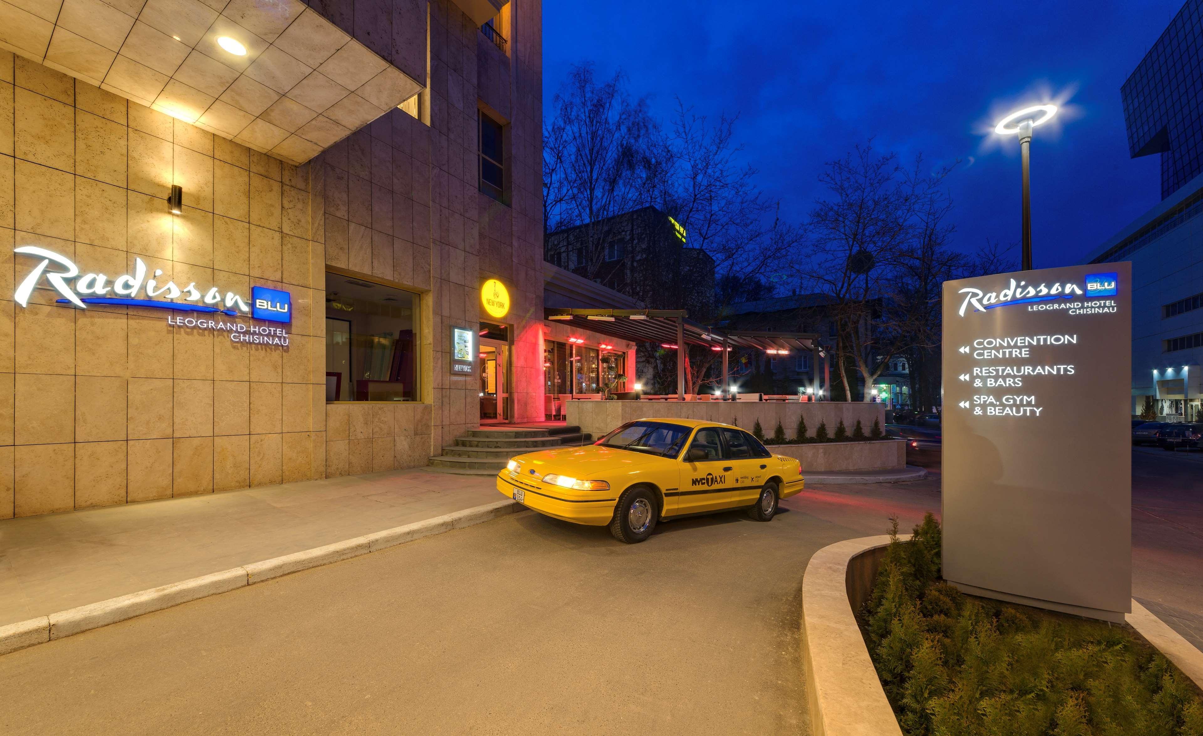 Radisson Blu Leogrand Hotel Chisinau Exterior photo